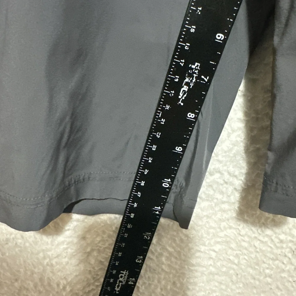 LULULEMON ATHLETICA‎ Men's Size 30 Gray Shorts Stretch Pockets Belt Loops Logo